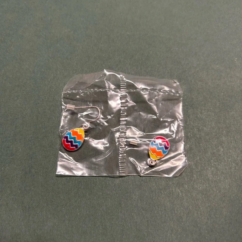 Avon Easter Egg Earrings - Picture 2 of 4